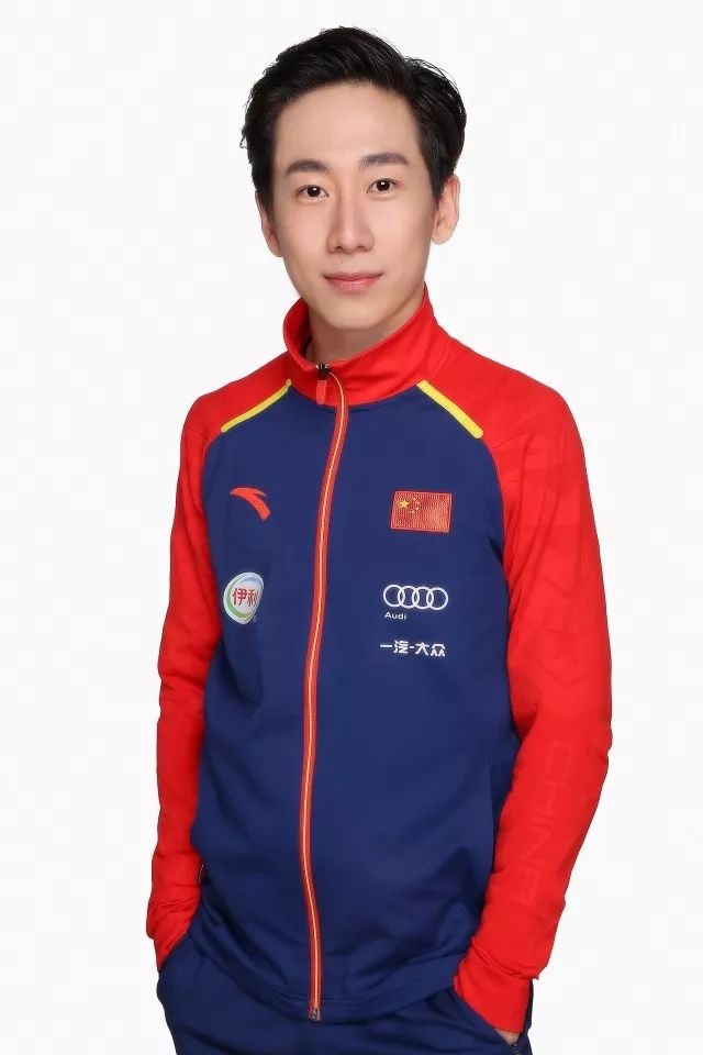 包含武大靖赛后谦逊发言登热搜，波尔图惊险利雅得新月引发热议的词条